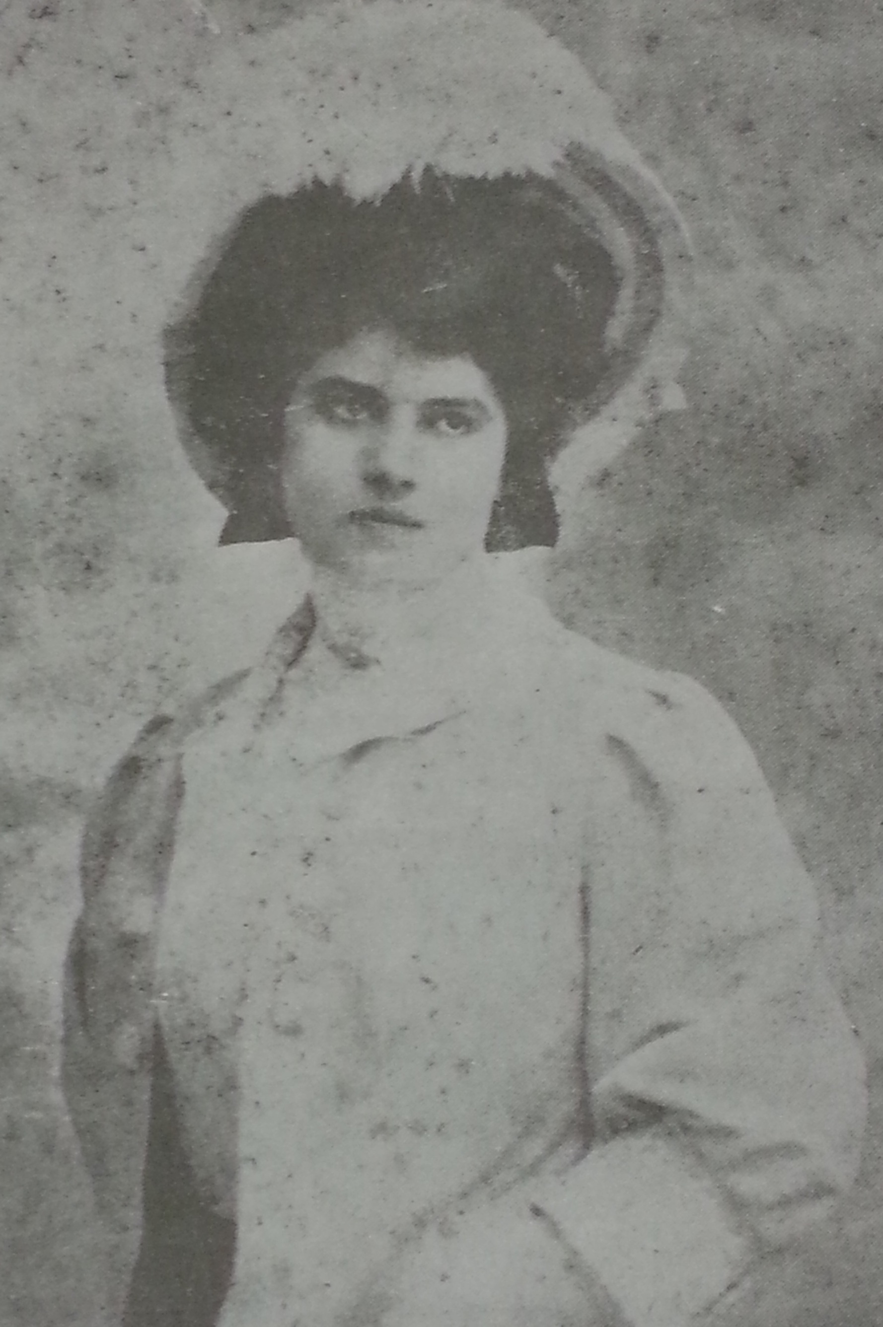 Nessrine Naccach, "May Ziadé, pionnière téméraire du féminisme oriental", Atelier - Un Jour, une Parleuse», n°8, August, 2019.